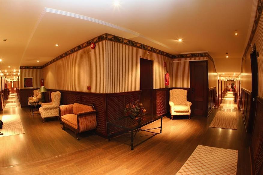Hotel Comillas Luaran gambar