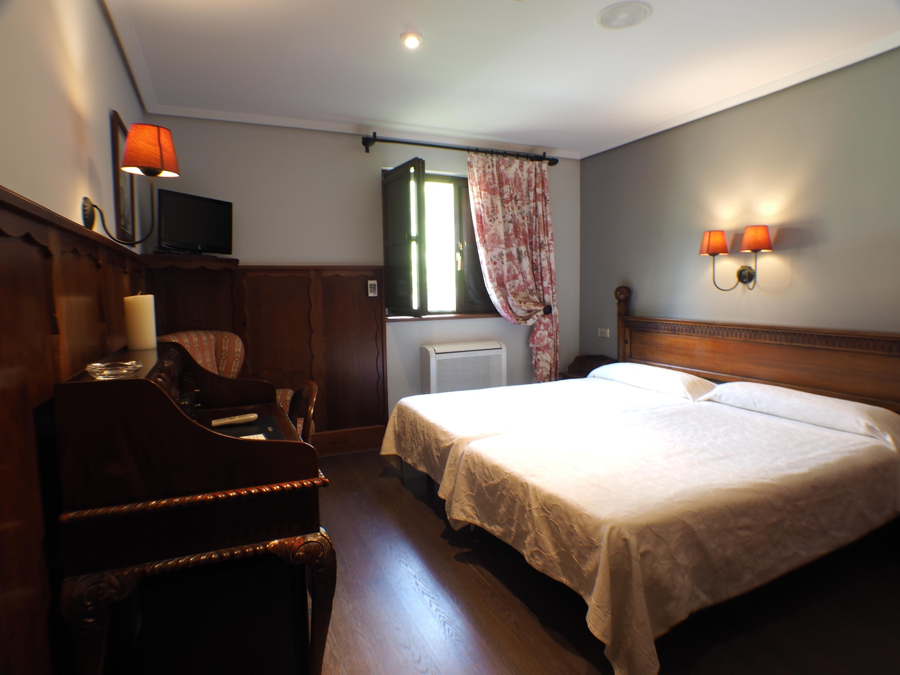 Hotel Comillas Luaran gambar