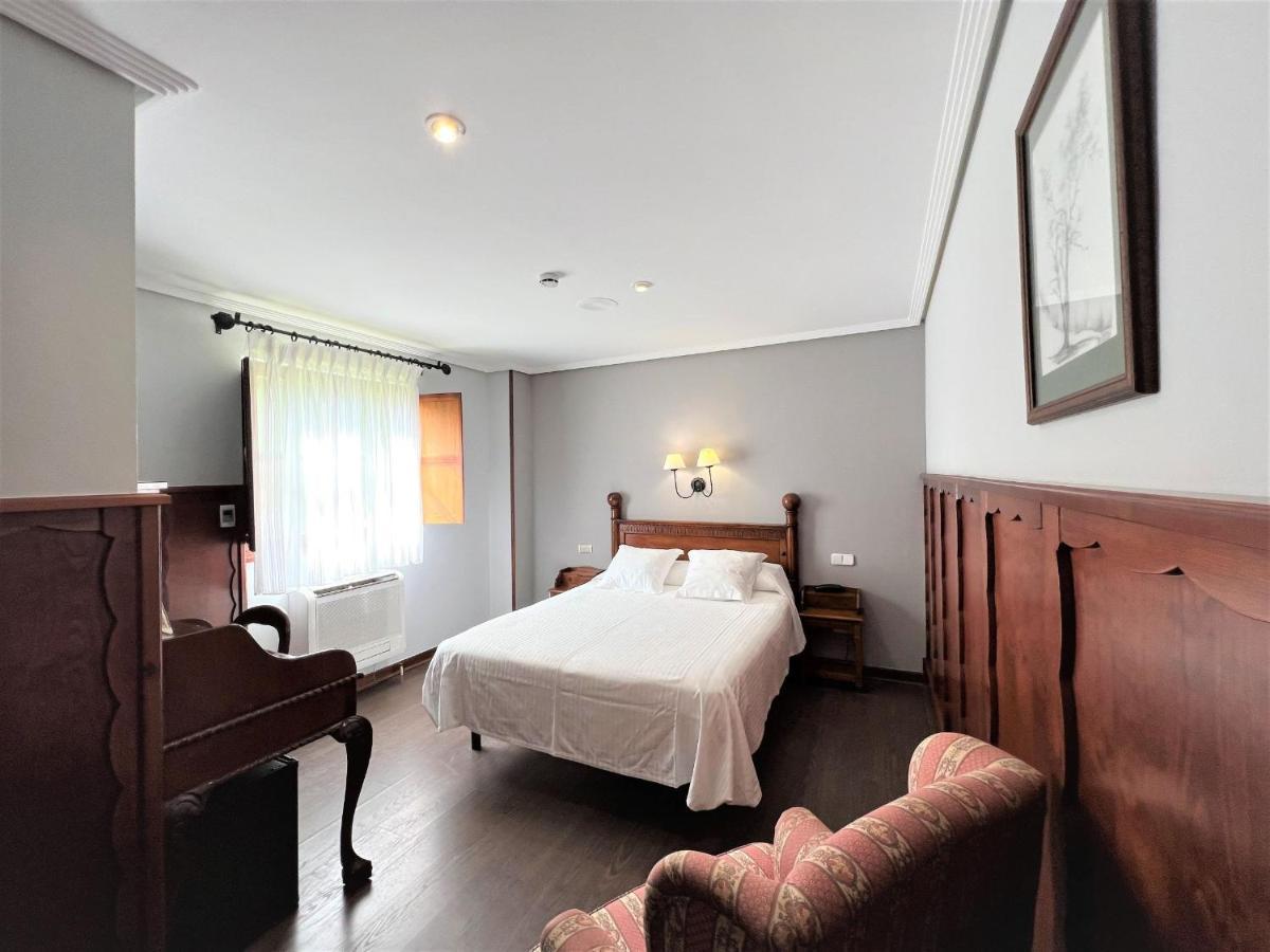 Hotel Comillas Luaran gambar
