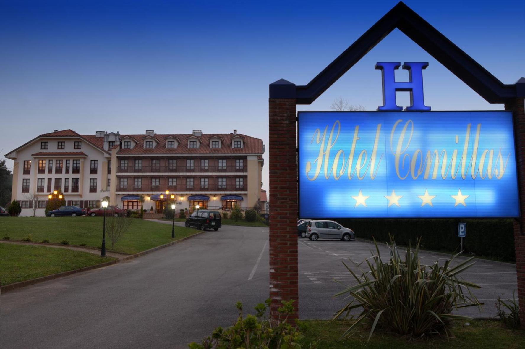 Hotel Comillas Luaran gambar