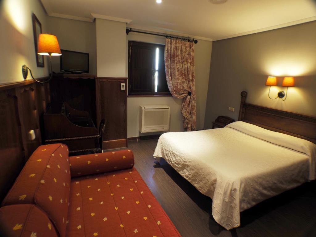 Hotel Comillas Luaran gambar