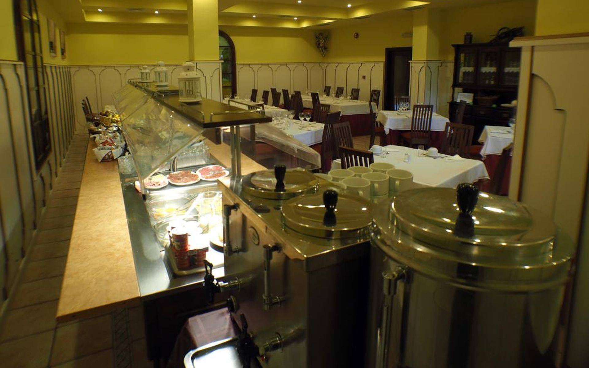 Hotel Comillas Luaran gambar
